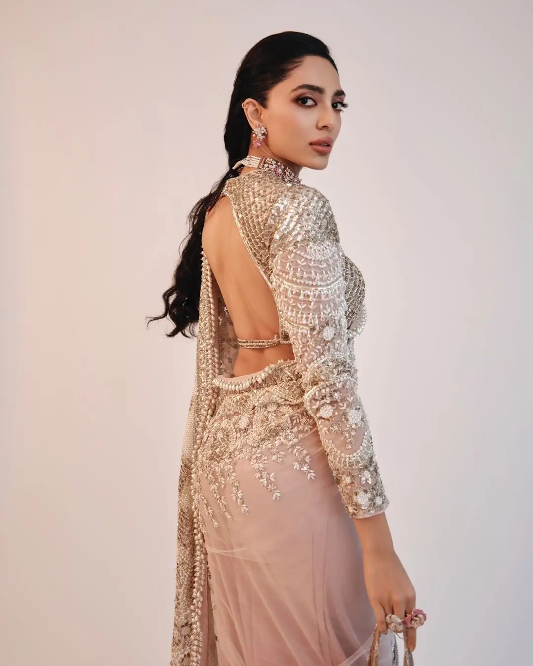 Sobhita Dhulipala Wearing Beautiful Earrings Jewellery Pink Saree Blouse